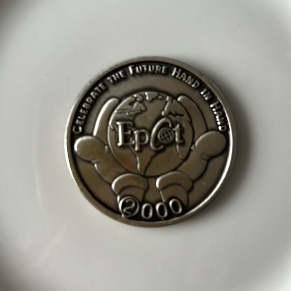 Walt Disney World and Epcot year 2000 commemorative coin - Picture 2 of 6